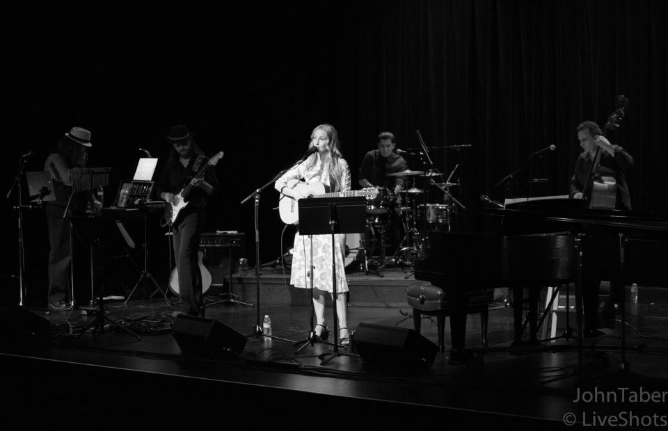 B&WFullBand